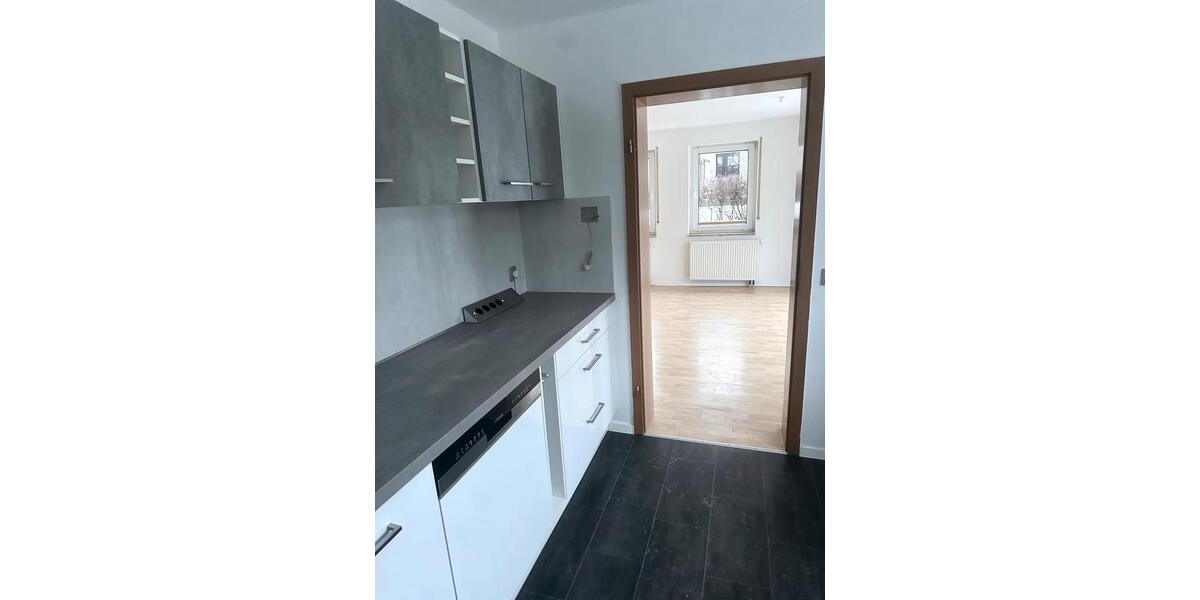 3-Zimmer-Wohnung mit Einbauküche, Terrasse & Garage – 78 m² 1 zimmer