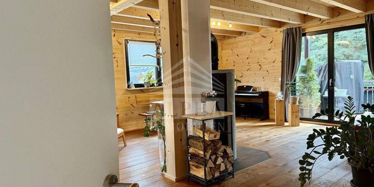 *VERKAUFT* Modernes Blockhaus-Idyllisch gelegene Doppelhaushälfte mit Büroräumen & Traumgarten 6 zimmer