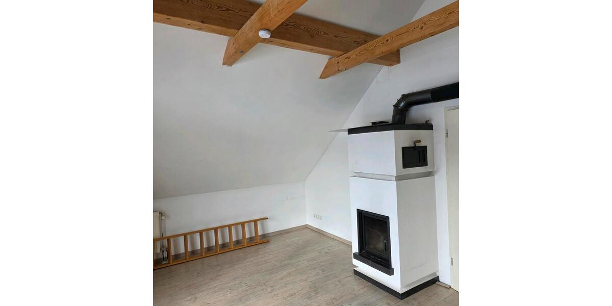 Dachgeschoßwohnung Nittendorf - 3.5 Zimmer, 94 m&sup2;, 1.150&euro; | Angebot:25149755