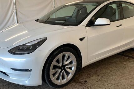 Tesla Model 3 63.994 km 25.950 &euro; Steinbach-Hallenberg OT Herges-Hallenberg 98587