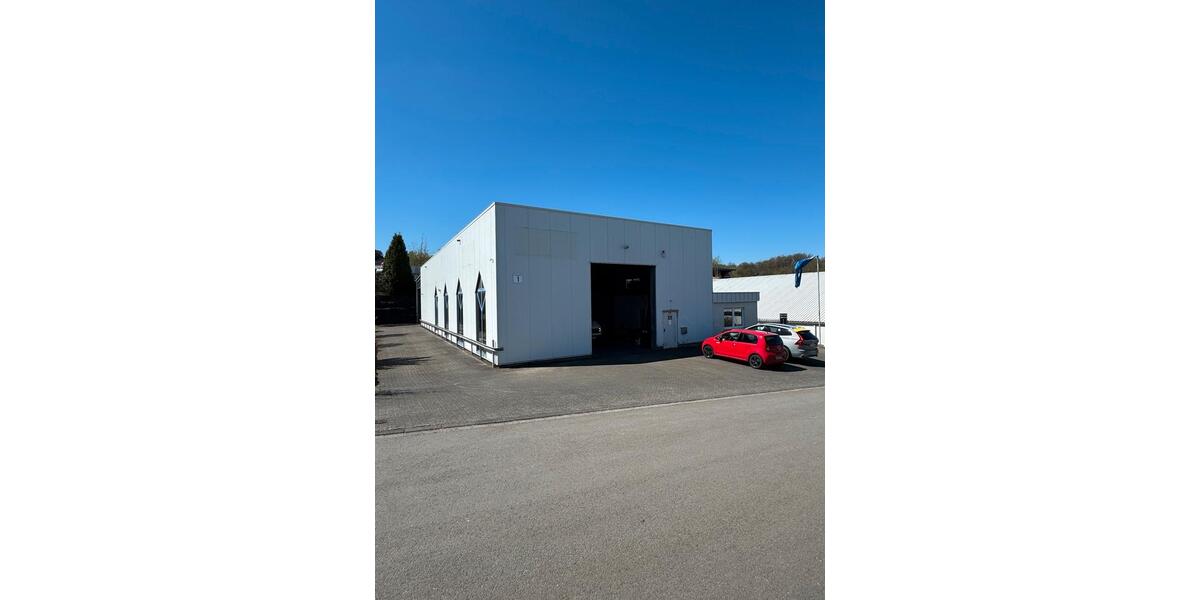 Halle gewerbl, Immobilie zur Vermietung mit Büro und Außenlager zimmer