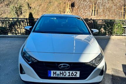 Hyundai i20 92.677 km 9.950 &euro; Grünwald 82031
