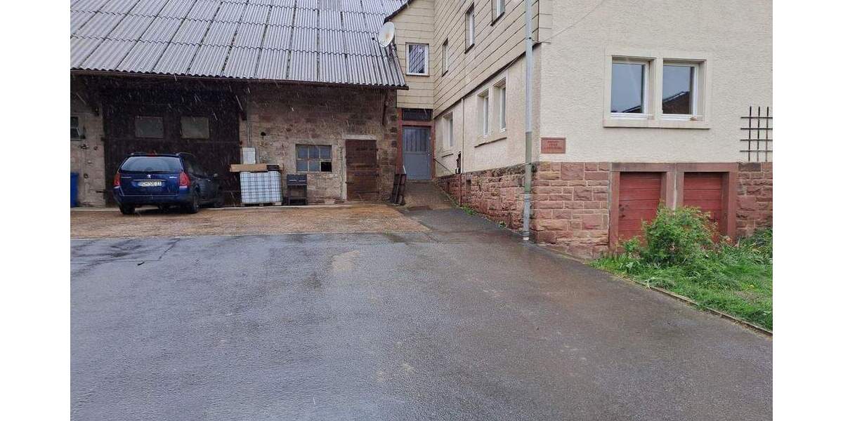 Renovierungsbedürftiges Hofanwesen mit großem Grundstück & 850 € Mieteinnahmen 205.000 € 8 zimmer