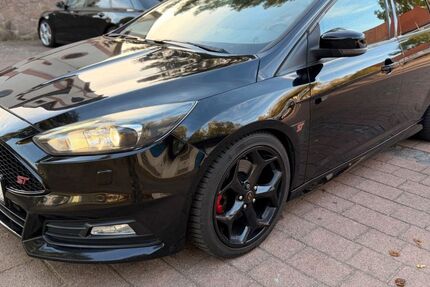 Ford Focus 154.000 km 9.499 &euro; Rossdorf 64380