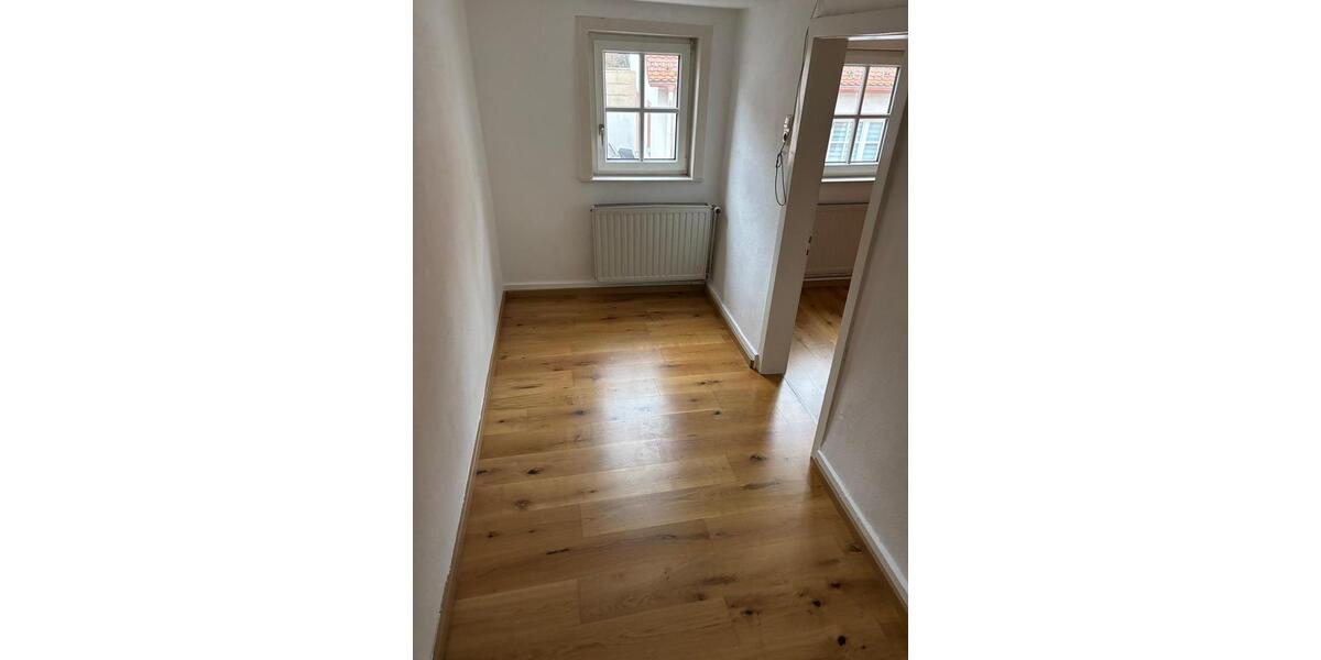 Etagenwohnung Bad Königshofen im Grabfeld - 6 Zimmer, 85 m&sup2;, 650&euro; | Angebot:24599995