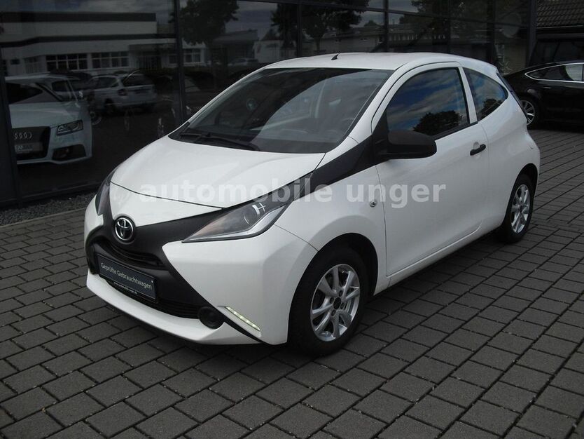 Toyota Aygo (X) 61.167 km 7.580 € Stade 21684