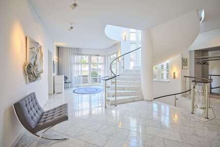 Haus zum Kaufen in Stuttgart 1.900.000 € 517 m²