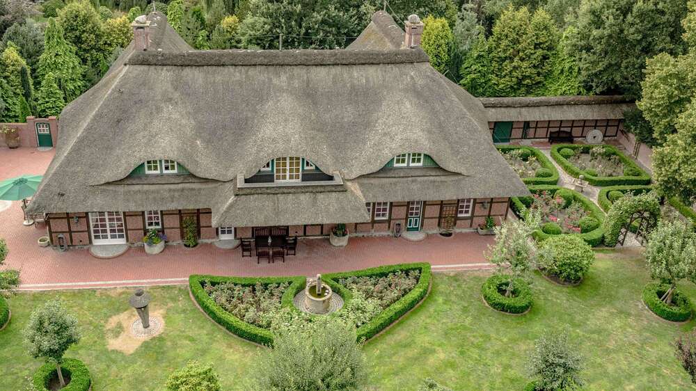 Einfamilienhaus Varel - 9 Zimmer, 460 m&sup2;, 2.349.000&euro; | Angebot:26183847