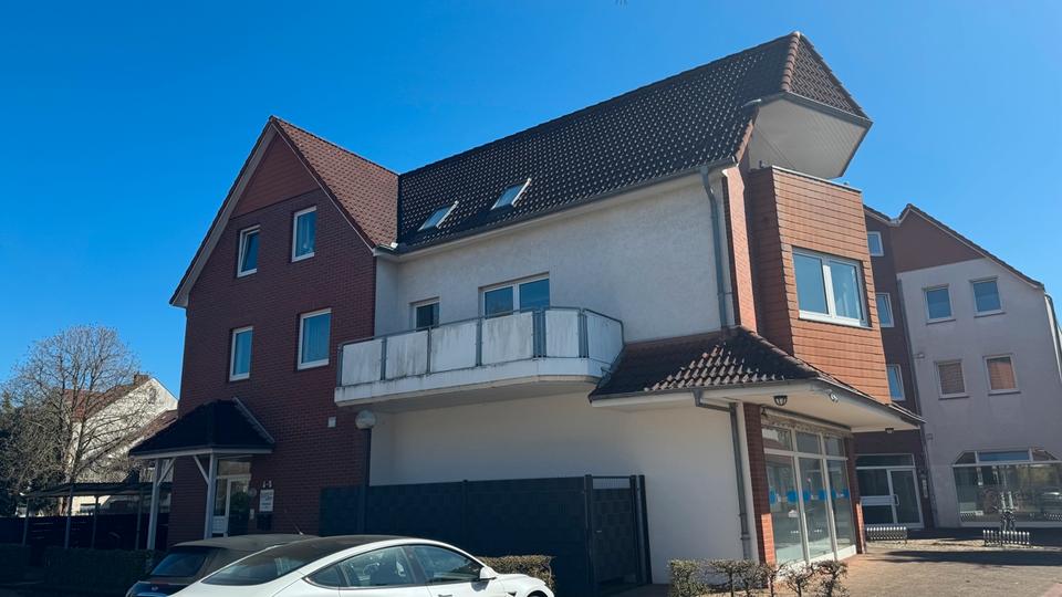 Diese attraktive Bürofläche im ersten Obergeschoss bietet auf ca. 110 m² eine ideale Arbeitsumgebung für Unternehmen oder Freiberufler. Die Einheit verfügt über drei gut geschnittene Büroräume,... zimmer