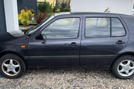 VW Golf 131.000 km 2.595 &euro; Rosdorf 37124