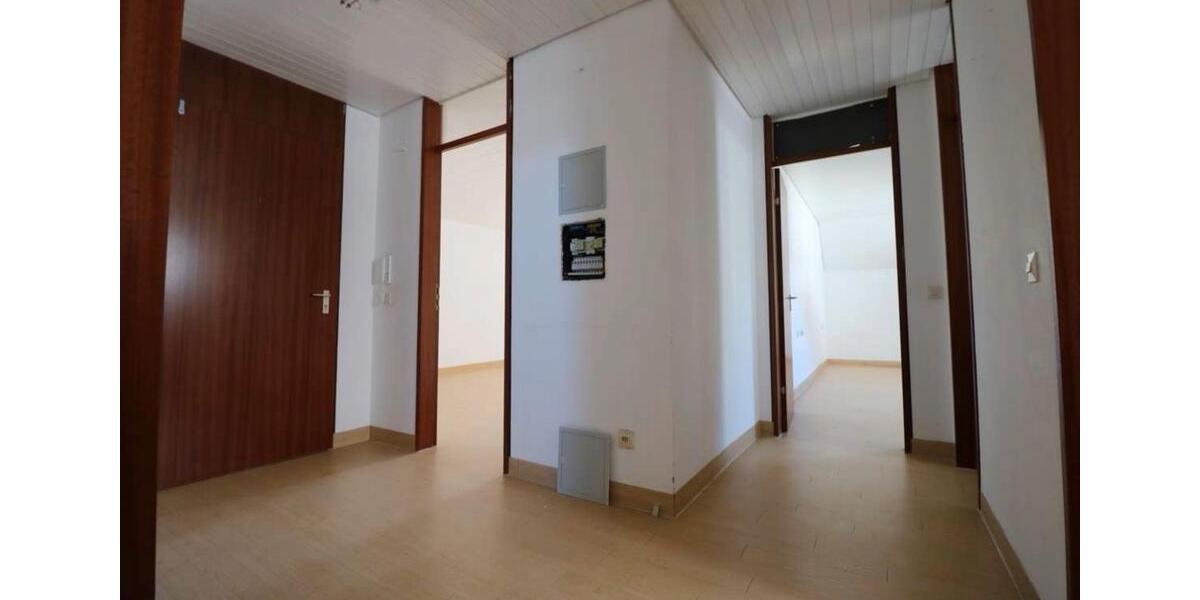 Dachgeschoßwohnung Kirchheim unter Teck - 2.5 Zimmer, 74 m&sup2;, 830&euro; | Angebot:26316441