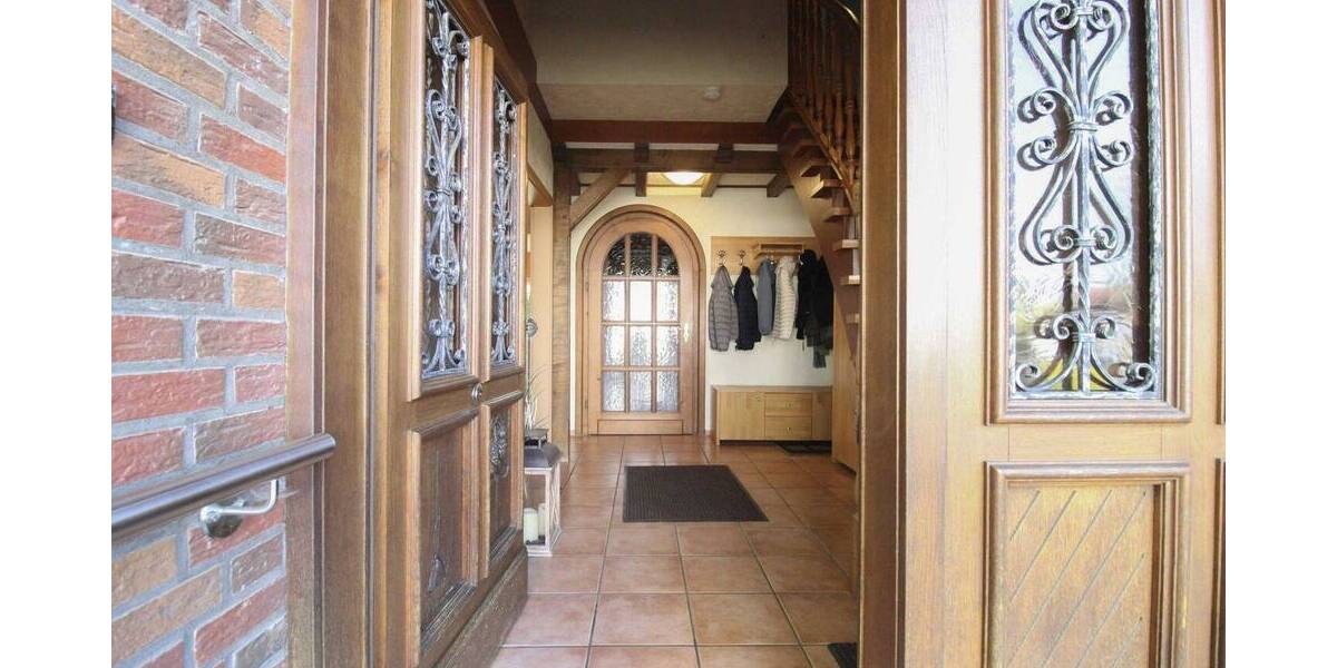 Einfamilienhaus Paderborn Sennelager - 8 Zimmer, 243 m&sup2;, 595.000&euro; | Angebot:26826411