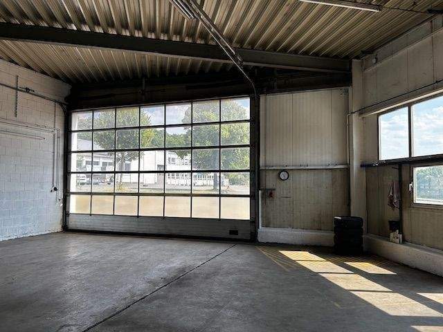 Großzügiger Hallenkomples zimmer