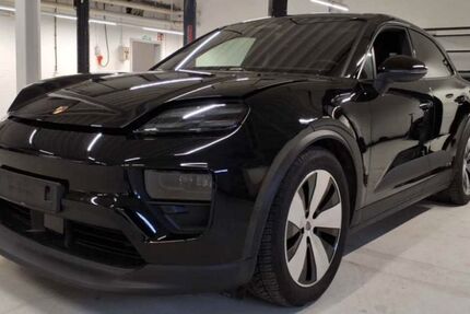Porsche Macan 9.999 km 72.790 &euro; Stuttgart 70499