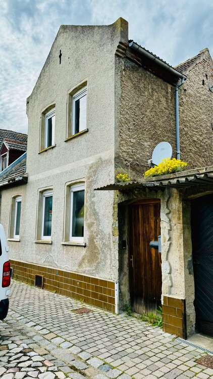 Haus zum Kaufen in Staßfurt 35.000 € 97 m²