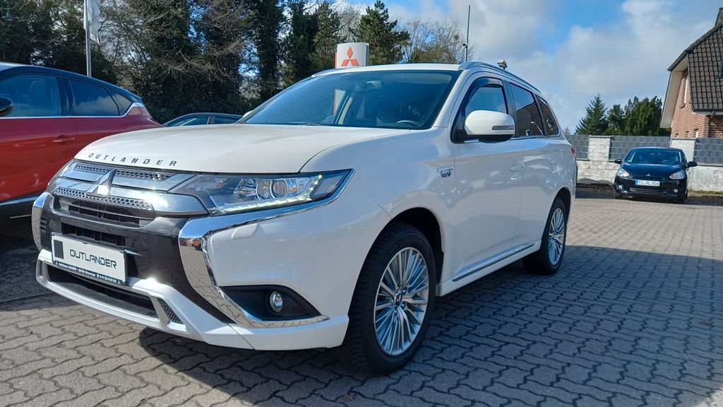 Mitsubishi Plug-in Hybrid Outlander 42.100 km 23.490 &euro; Moorrege 25436