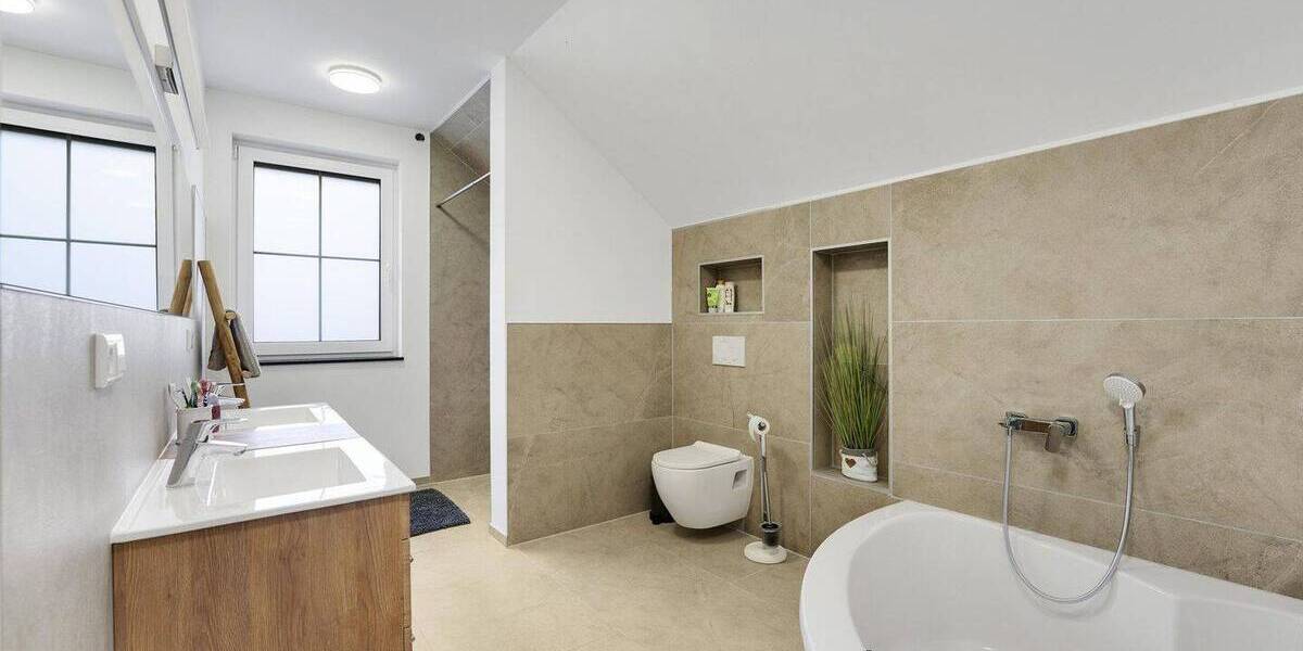Einfamilienhaus Willingen Usseln - 9 Zimmer, 238 m&sup2;, 749.000&euro; | Angebot:25654241