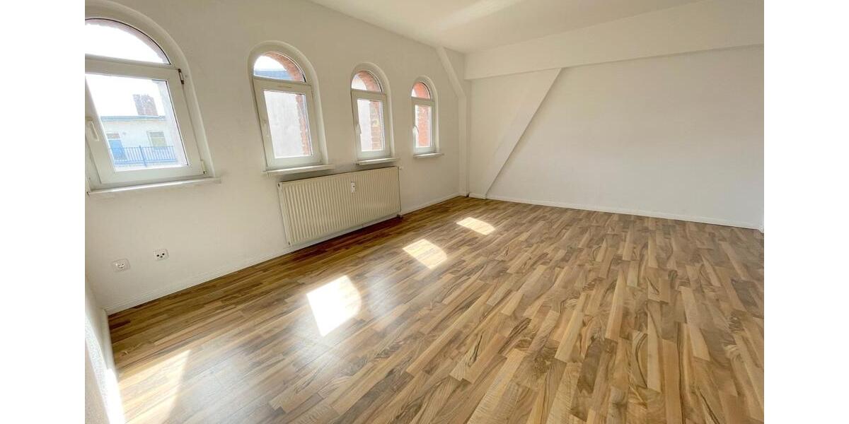 Dachgeschoßwohnung Halle (Saale) - 6 Zimmer, 155 m&sup2;, 1.270&euro; | Angebot:26618543