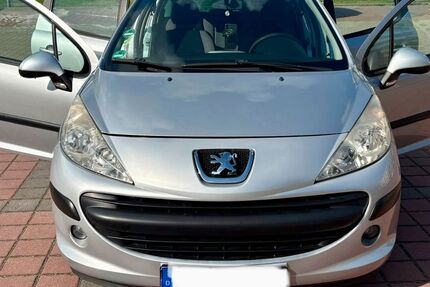 Peugeot 207 125.000 km 1.700 &euro; Berlin 10179