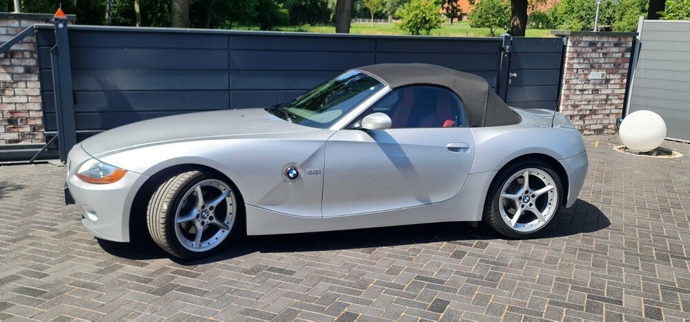 BMW Z4 125.600 km 13.500 € Blender 27337