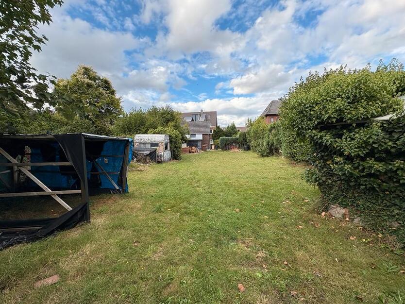 7,5 Zimmer Haus zzgl. Keller, DG, Garage, Stellplatz und Garten