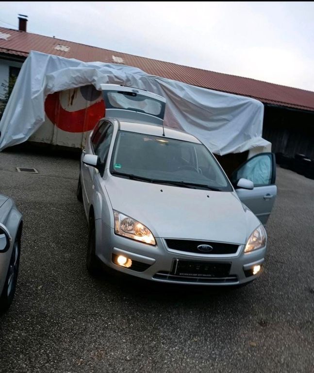 Ford Focus 123.600 km 2.300 € Samerberg 82122