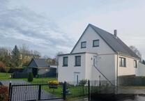 Großes Baugrundstück 1700qm mit Altbestand 2x Doppelhaushälften .