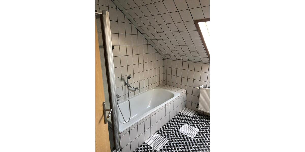 Dachgeschoßwohnung Langenzenn - 3 Zimmer, 77 m&sup2;, 740&euro; | Angebot:25368752