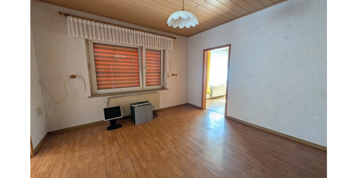 Großes Grundstück in Hüllhorst: Einfamilienhaus mit Potenzial zur Neugestaltung - Grundstück Hüllhorst | Angebot:26905367