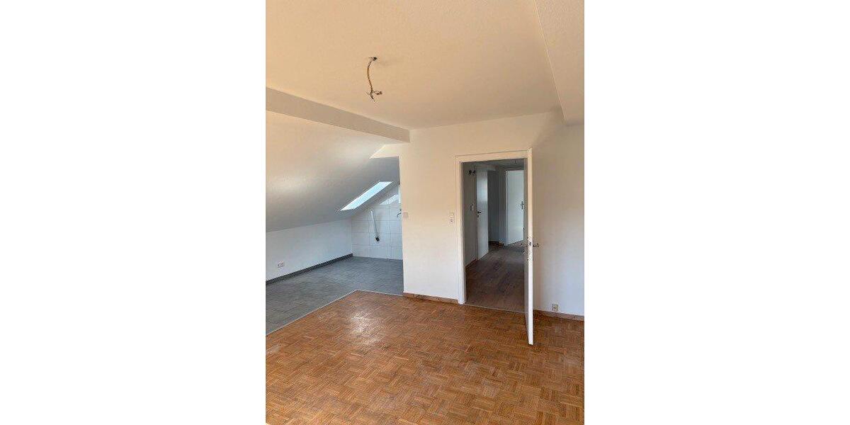 Dachgeschoßwohnung Georgsmarienhütte - 2.5 Zimmer, 75 m&sup2;, 700&euro; | Angebot:27556720