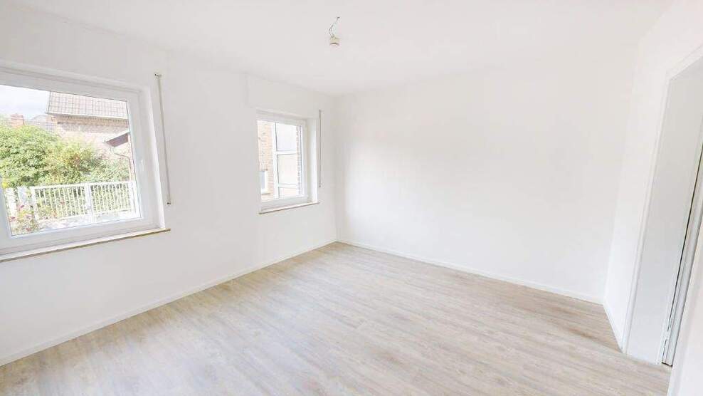 Alt-Hürth! Überwiegend renovierte 2-Zimmer Mietwohnung im Hochparterre mit Sonnenterrasse und Gemeinschaftsgarten in einem ruhigen Wohngebiet! (SN 493 2 zimmer