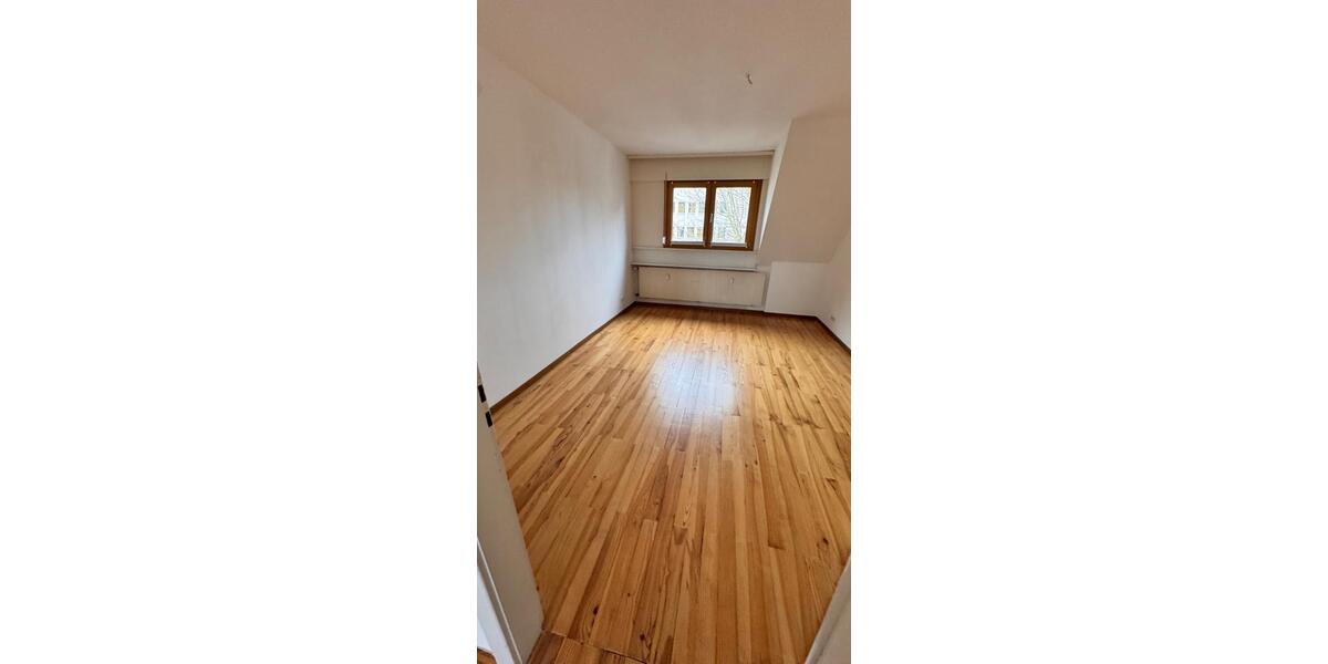 Dachgeschoßwohnung Schwalbach - 3.5 Zimmer, 82 m&sup2;, 690&euro; | Angebot:26367358