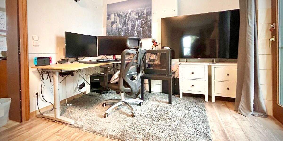 schönes, ruhiges und zentral gelegenes Einfamilienhaus mit zwei Garagen zu verkaufen 1 zimmer