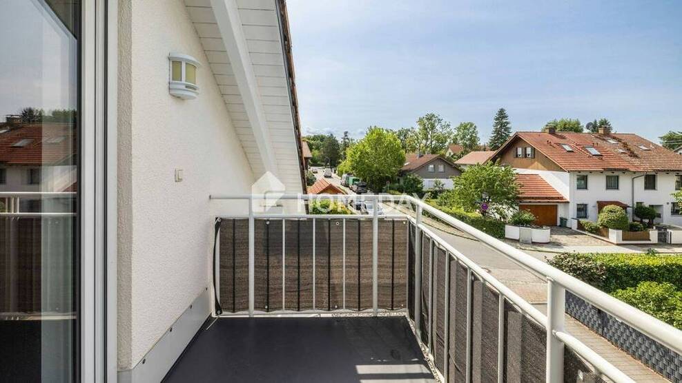 Sonnige Etagenwohnung mit drei Balkonen - hochwertiges Wohnen in ruhiger Lage