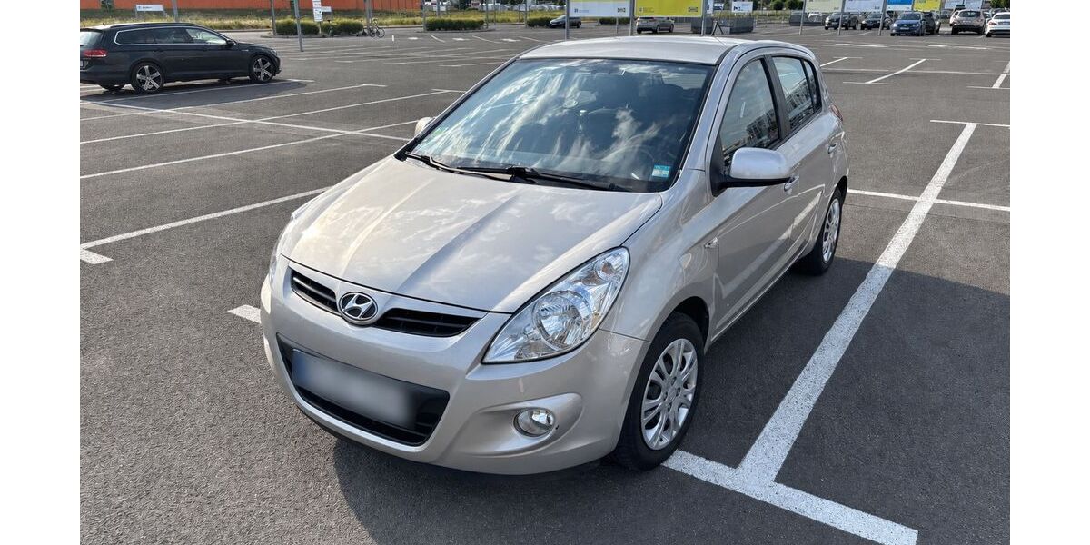 Hyundai i20 123.016 km 4.300 &euro; Berlin 10243
