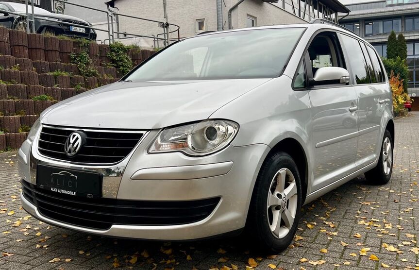 VW Touran 227.700 km 4.990 € Taunusstein 65232