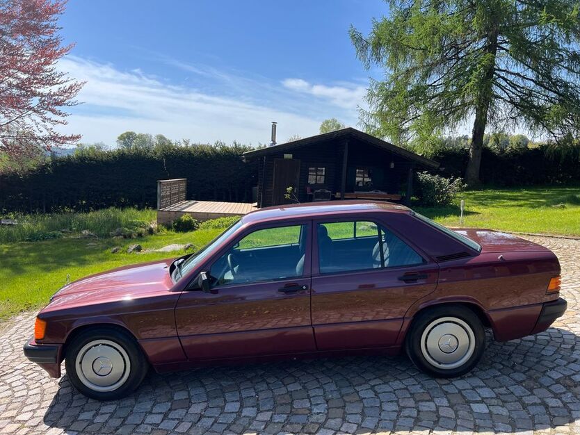 Mercedes-Benz 190 136.000 km 6.250 € Neureichenau 94089