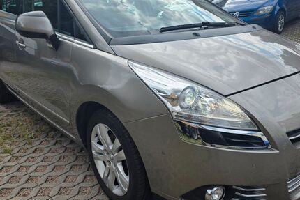 Peugeot 5008 158.000 km 3.900 &euro; zwickau 08064