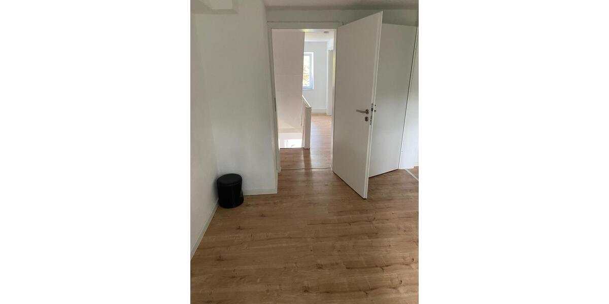 Reihenhaus Finnentrop - 8 Zimmer, 230 m&sup2;, 1.840&euro; | Angebot:26196884