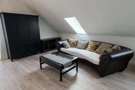 Helle, komfortable Dachgeschoßwohnung Zimmer möbliert