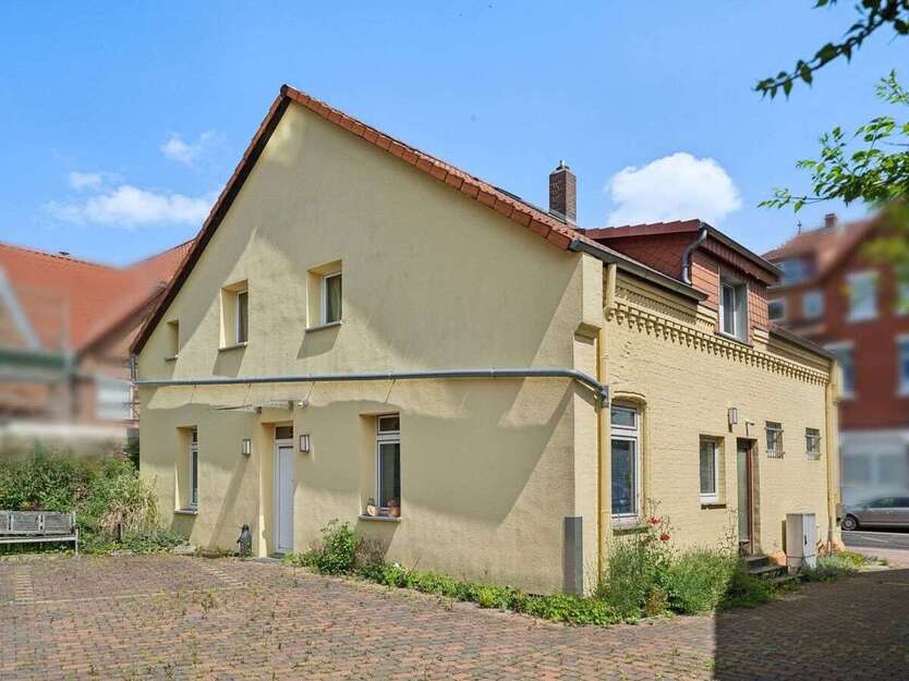 Haus zum Kaufen in Laatzen 290.000 € 203 m² 12 zimmer