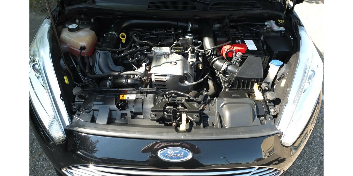 Ford Fiesta TITANIUM EINPARKHILFE KLIMAAUTOMATIK 118.745 km 5.804 &euro; Köln 50858