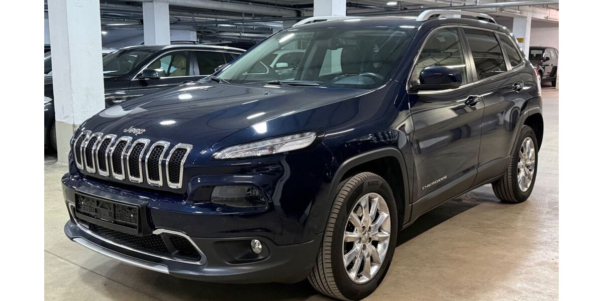 Jeep Cherokee 163.017 km 13.490 &euro; München 81677