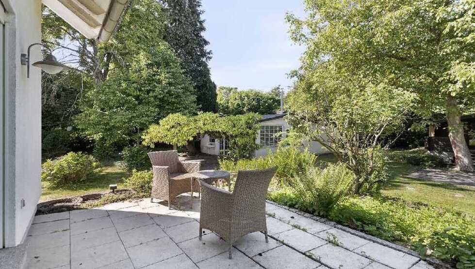 Zweifamilienhaus und Bungalow auf 2.412m² Traumgrundstück in Ratingen