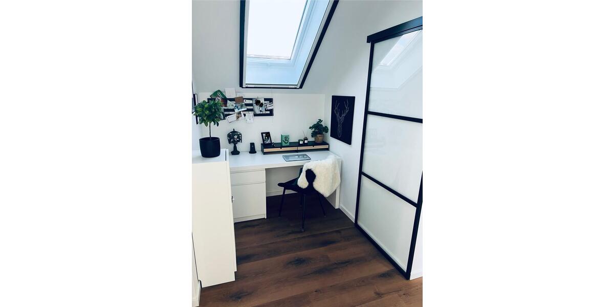 Moderne und lichtdurchflutete Dachgeschosswohnung 3 zimmer