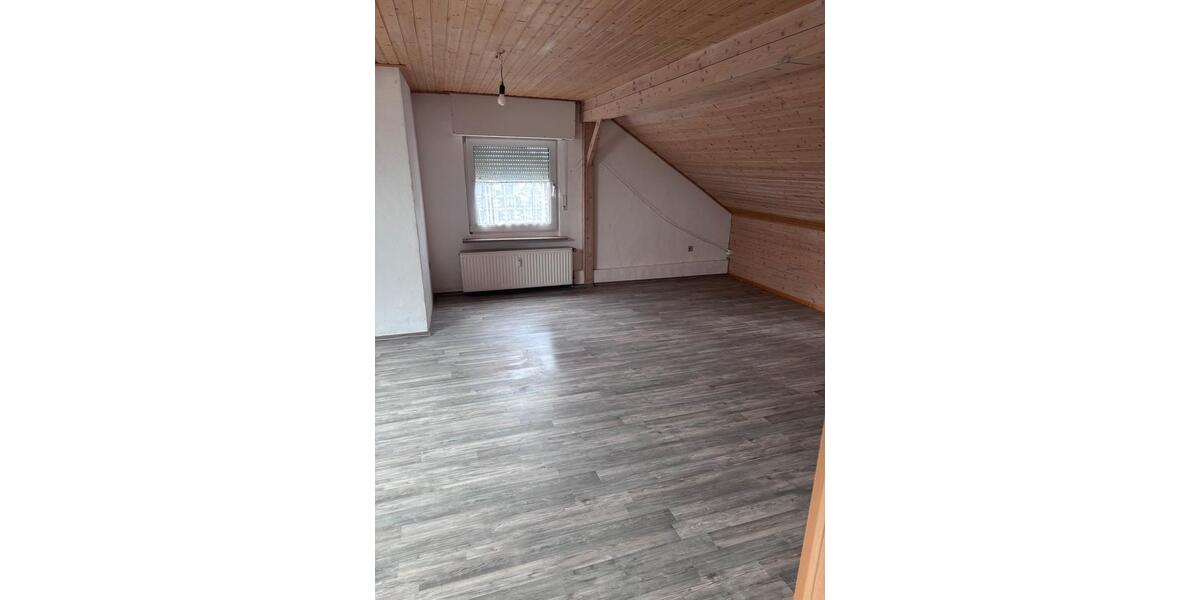Dachgeschoßwohnung Büren - 3 Zimmer, 70 m&sup2;, 525&euro; | Angebot:25287094