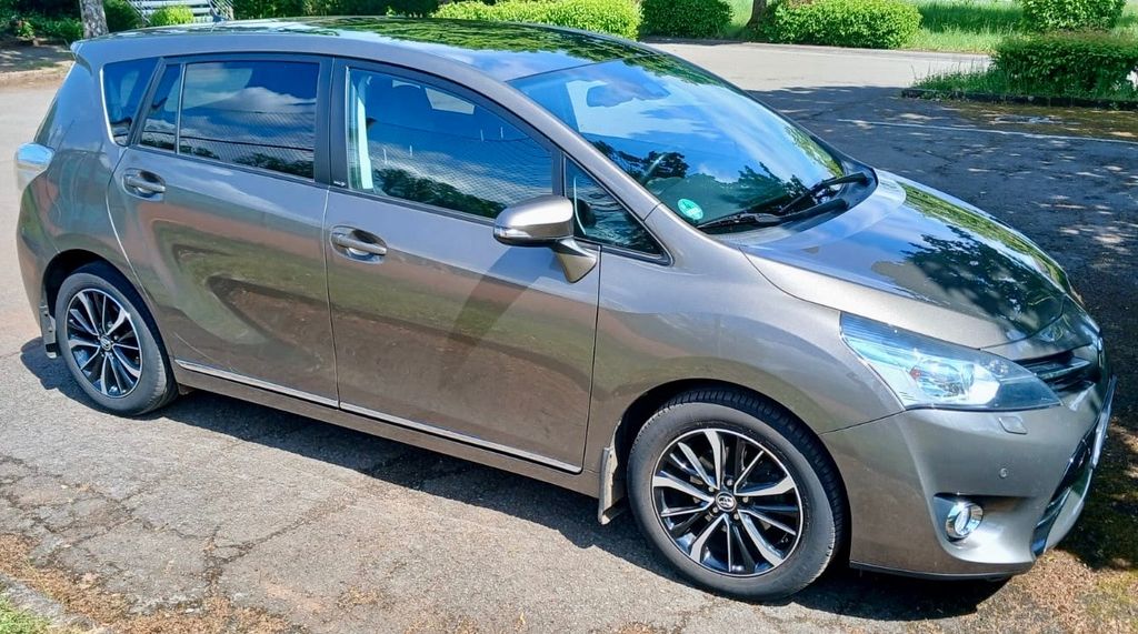 Toyota Verso 203.000 km 8.900 &euro; Oberthal 66649
