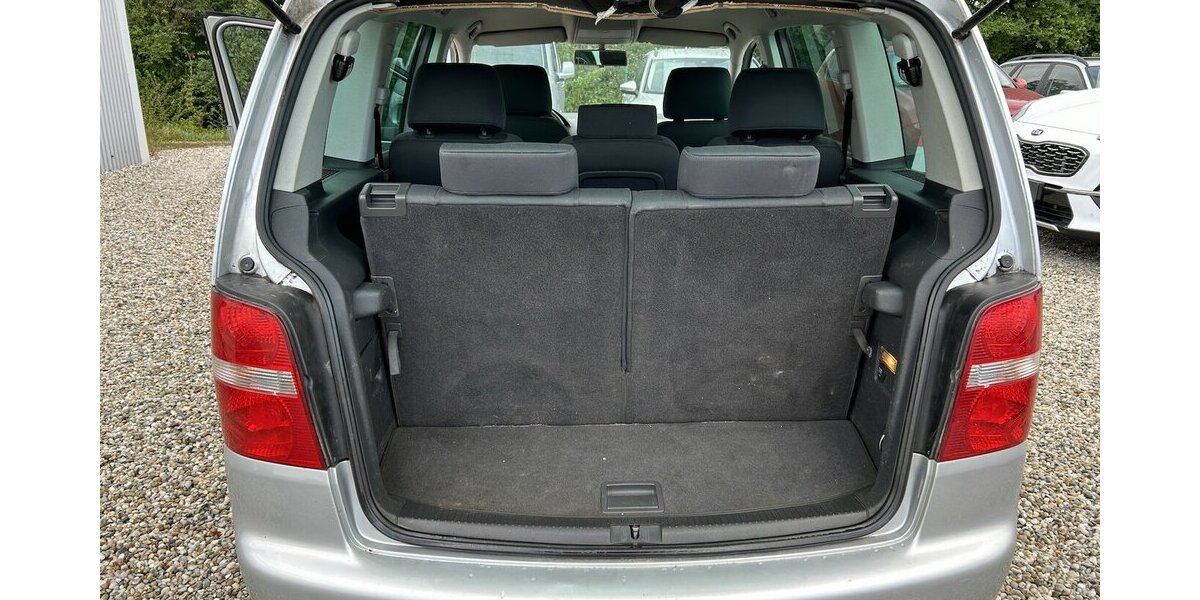 VW Touran 2.0 TDI Highline 7-Sitzer Tempomat AHK 220.000 km 2.000 &euro; Altdorf 84032