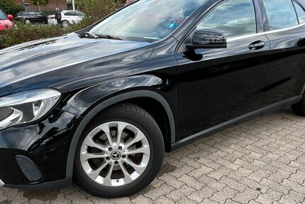 Mercedes-Benz GLA 180 78.000 km 16.700 &euro; Düsseldorf 40468