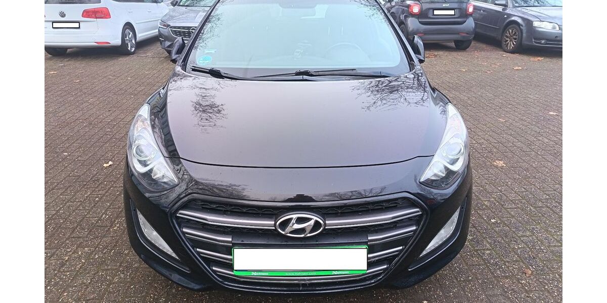 Hyundai i30 118.000 km 11.375 &euro; Bremen 28325